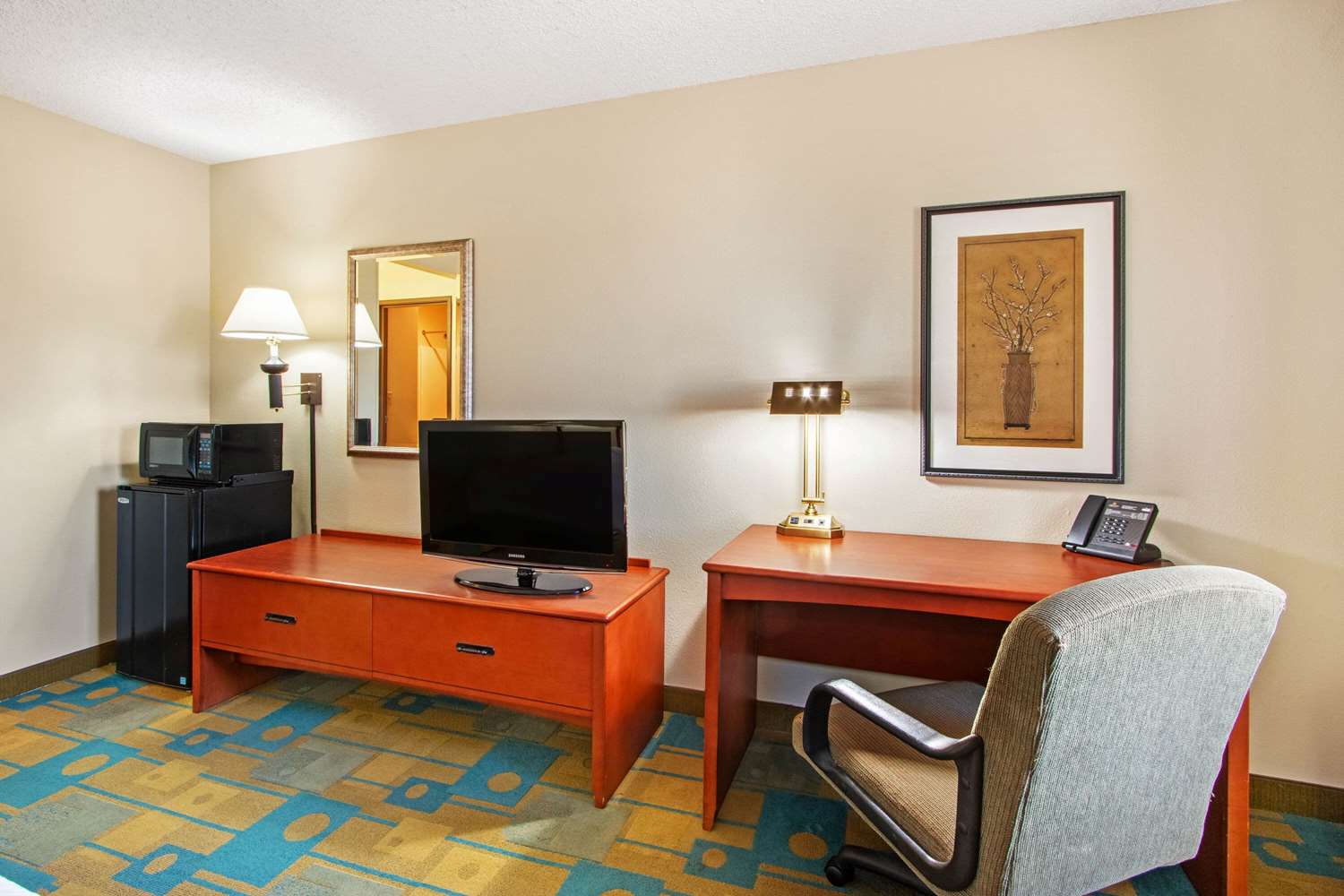 La Quinta Inn & Suites by Wyndham Albuquerque Journal Ctr NW 36/49