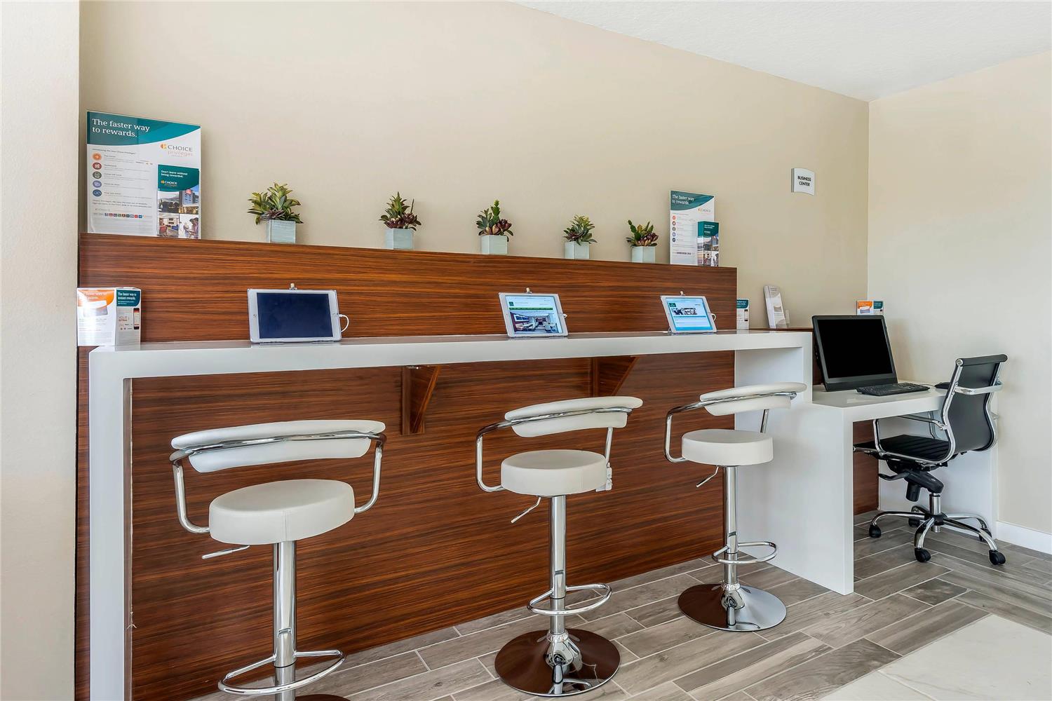 Quality Inn & Suites Kissimmee near Main Gate 34/41