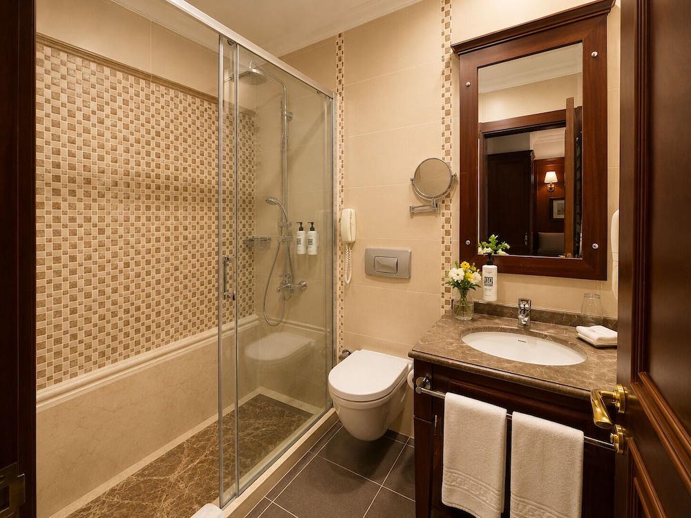 Glk Premier Regency Suites And Spa 73/74