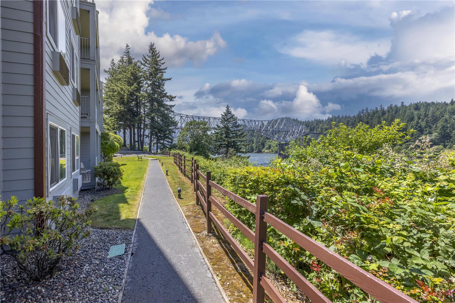 Best Western Plus Columbia River Inn 61/63
