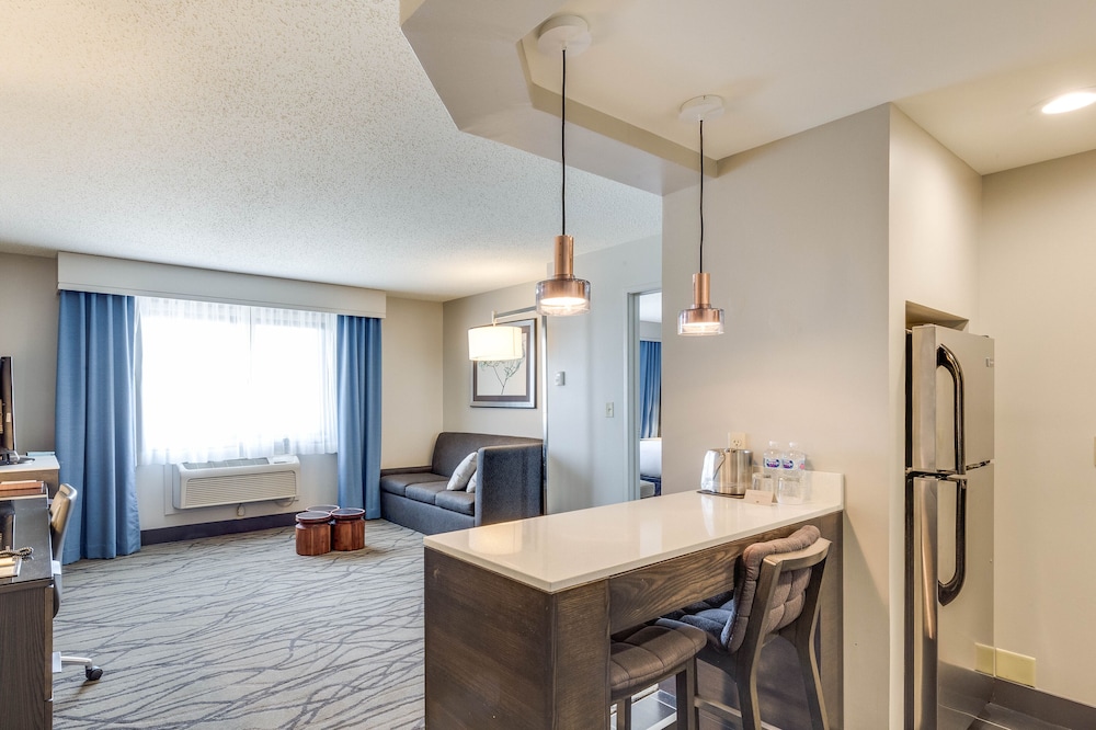 Doubletree by Hilton Hotel Racine Harbourwalk 55/79