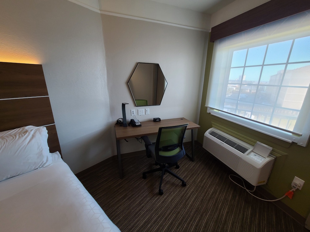 Holiday Inn Express Hotel And Suites Galveston West Seawall 53/64