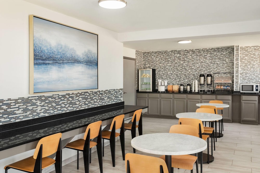 Baymont by Wyndham Blackwell I-35 54/71