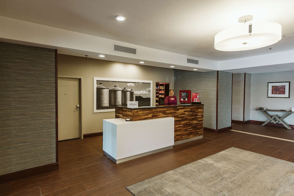 Hampton Inn Bismarck 9/78