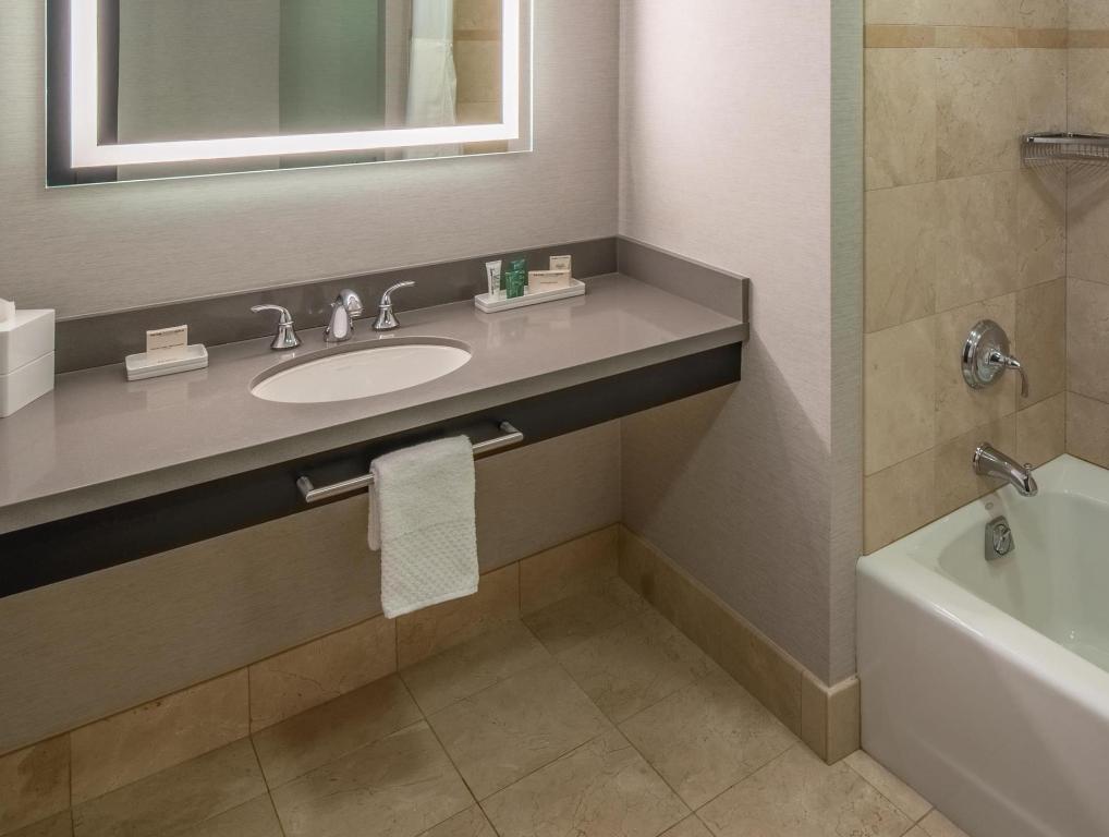 STUDIO, SUITE, 2 DOUBLE BEDS, BATHTUB, ACCESSIBLE