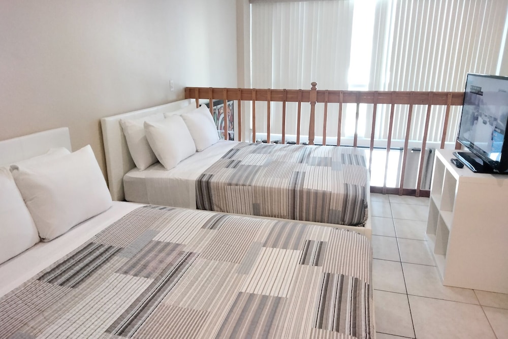 DUPLEX, DELUXE