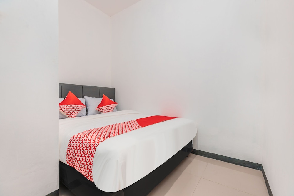 OYO 2223 J&b Room Utan Kayu 14/21