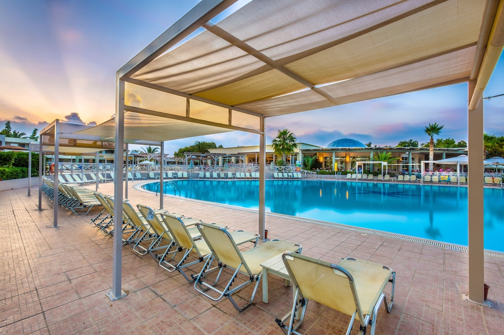 Kipriotis Maris Suites in Psalidi