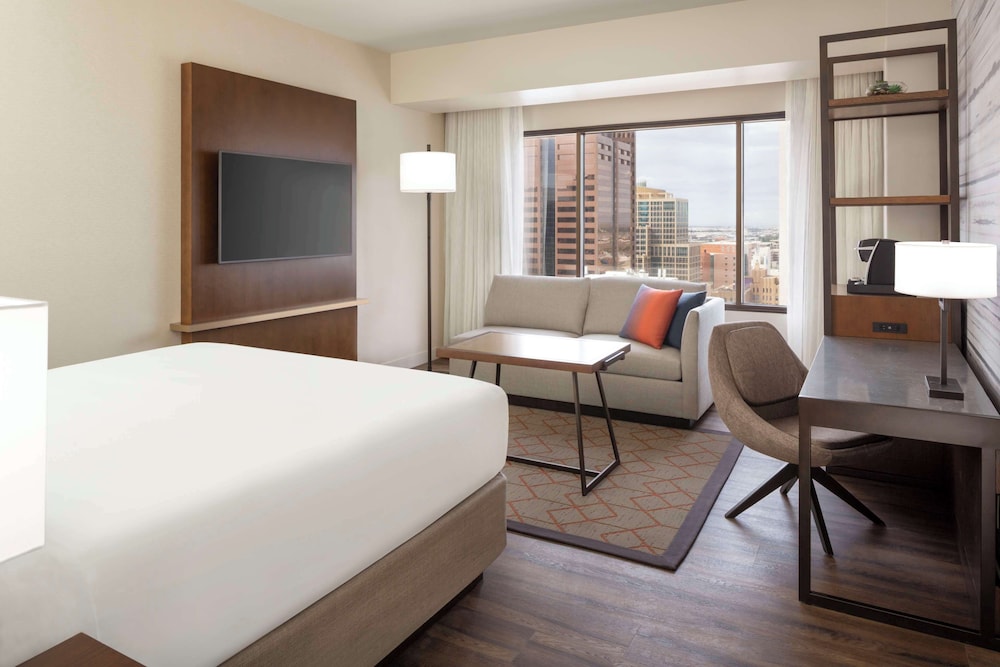 ROOM, KING BED, CITY VIEW