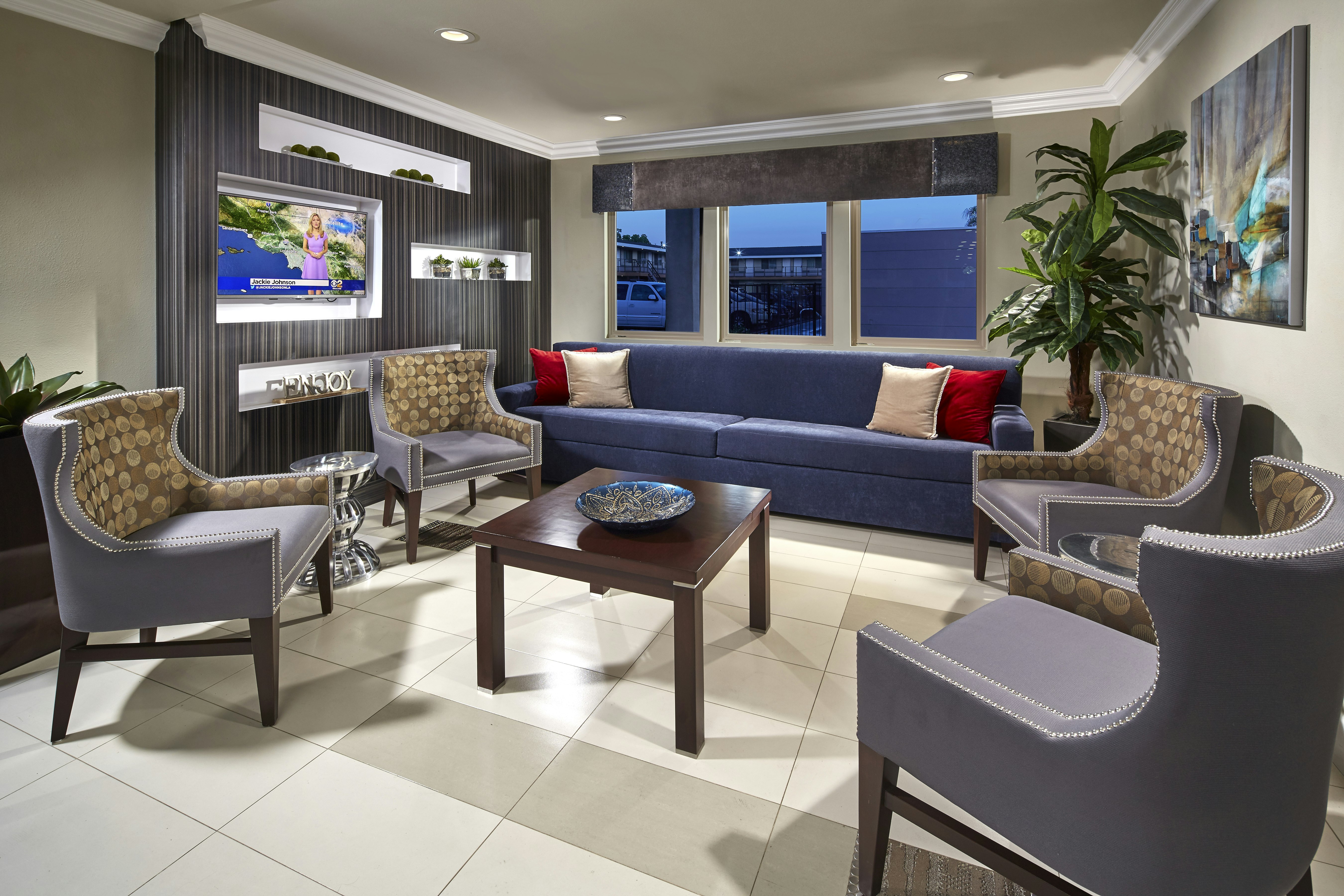 Eden Roc Inn Suites 12/22