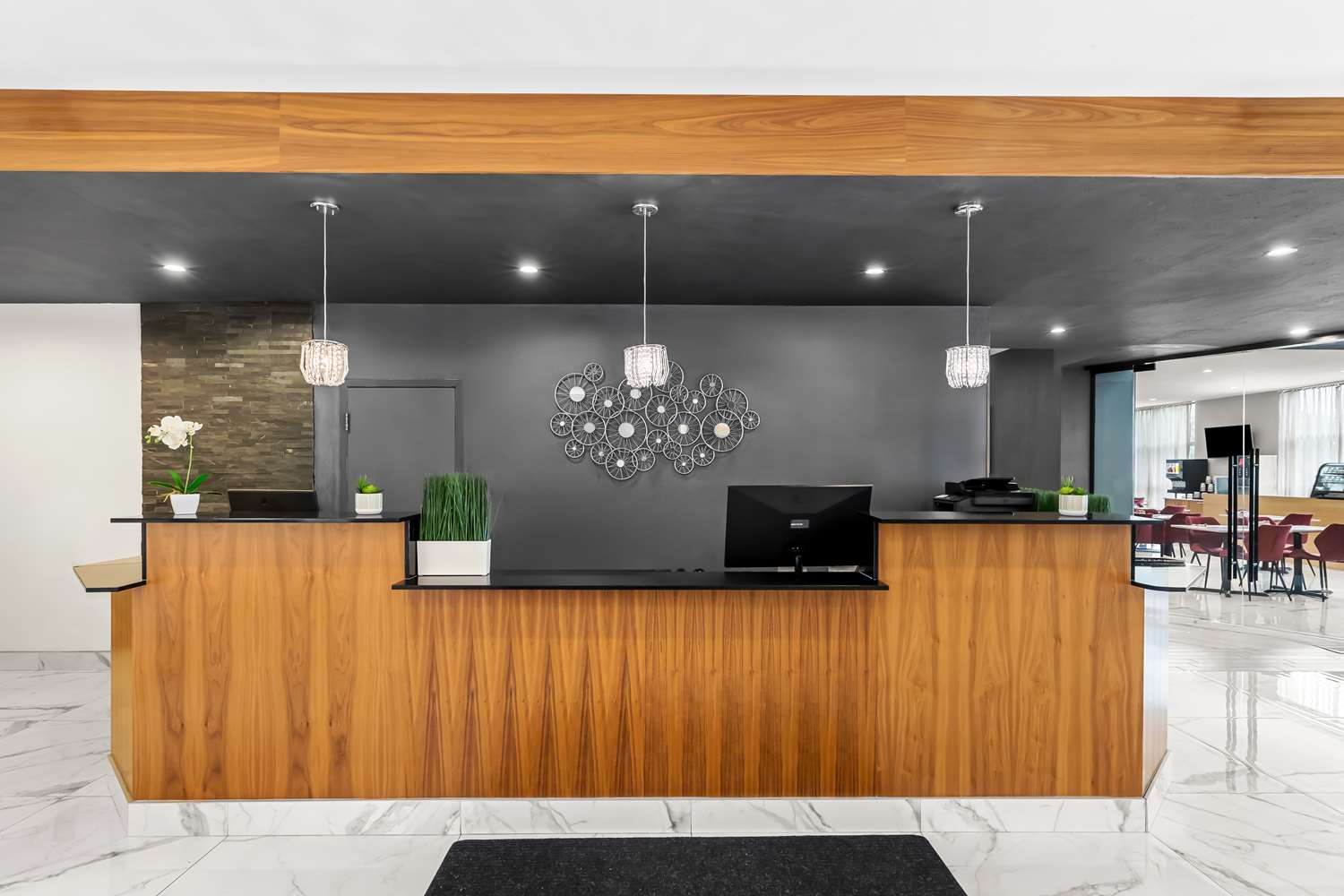 Lobby at Best Western Plus Montreal East, MONTREAL