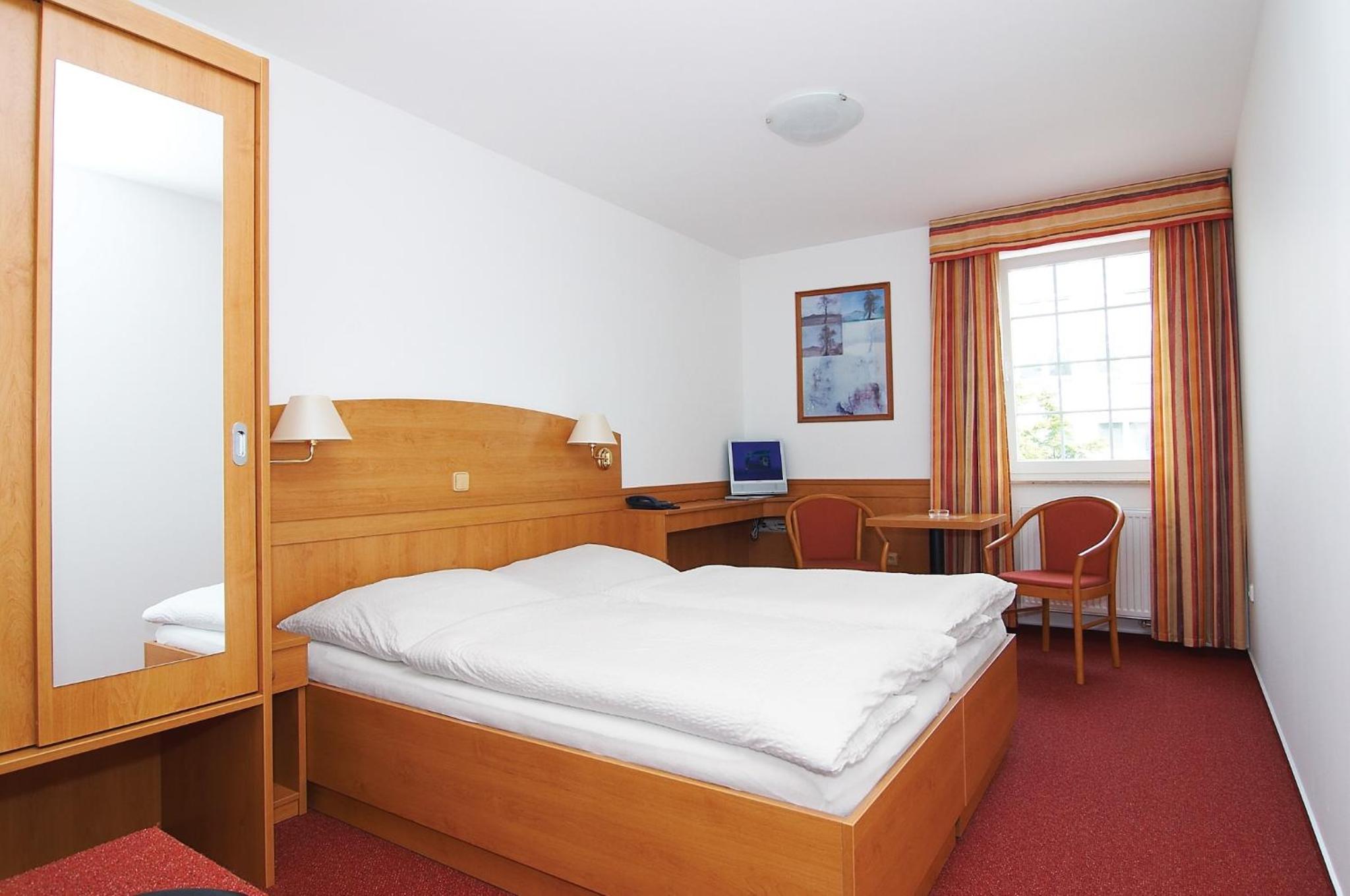Hotel Avion 11/51