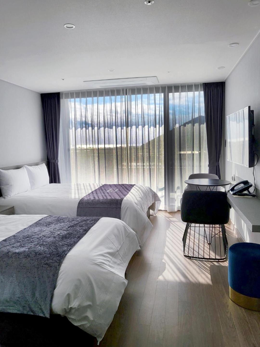 Pool, Deluxe, 1 Double and 1 Single Bed