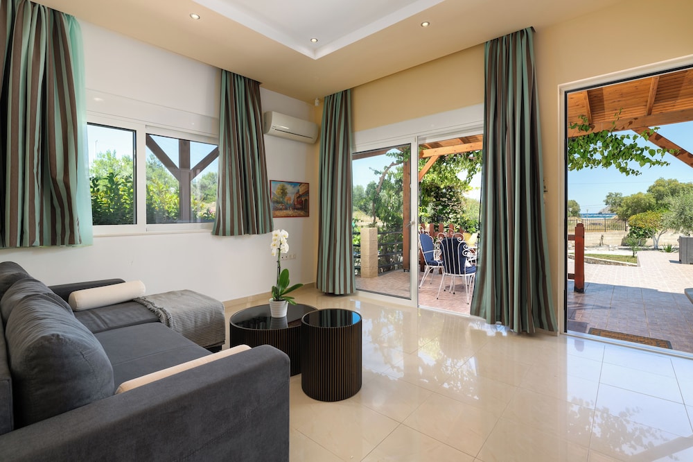 Vlycha Beach Studios & Apartments 46/71