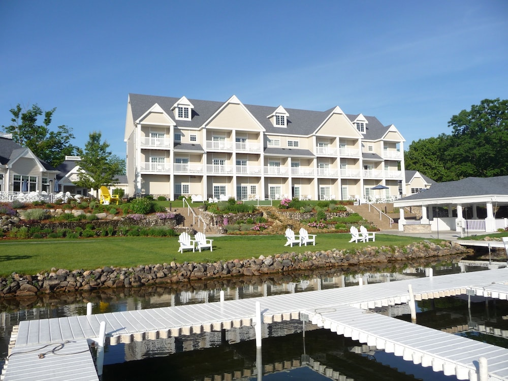 Bay Pointe Inn 4/50