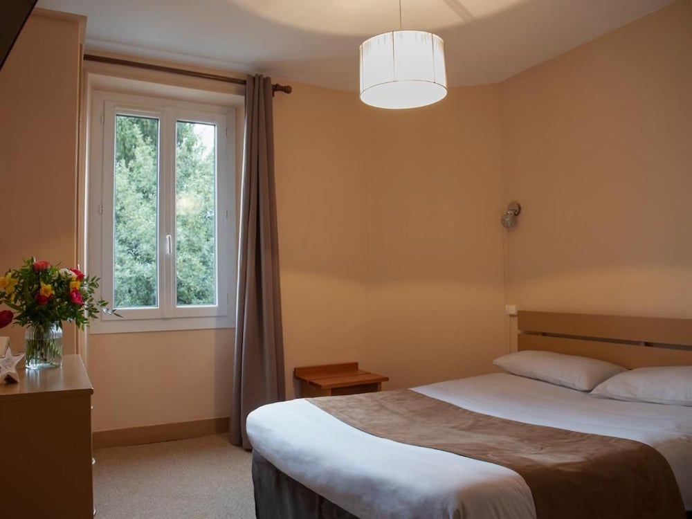 Hotel Des Pyrenees 12/37