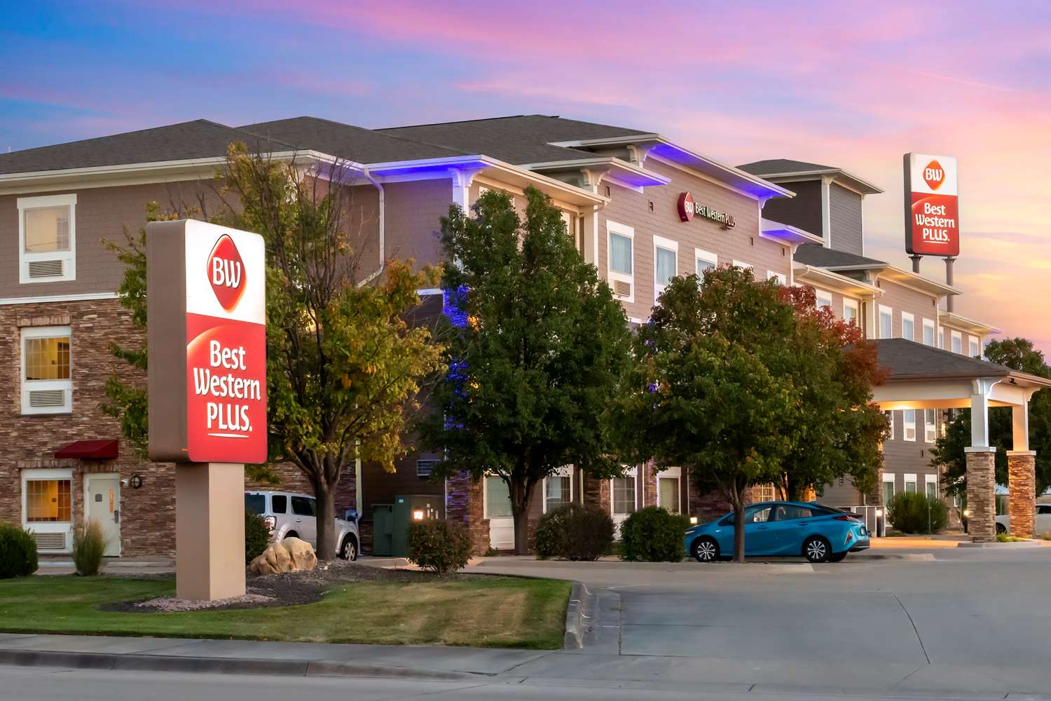 Best Western Plus Butterfield Inn 2/44