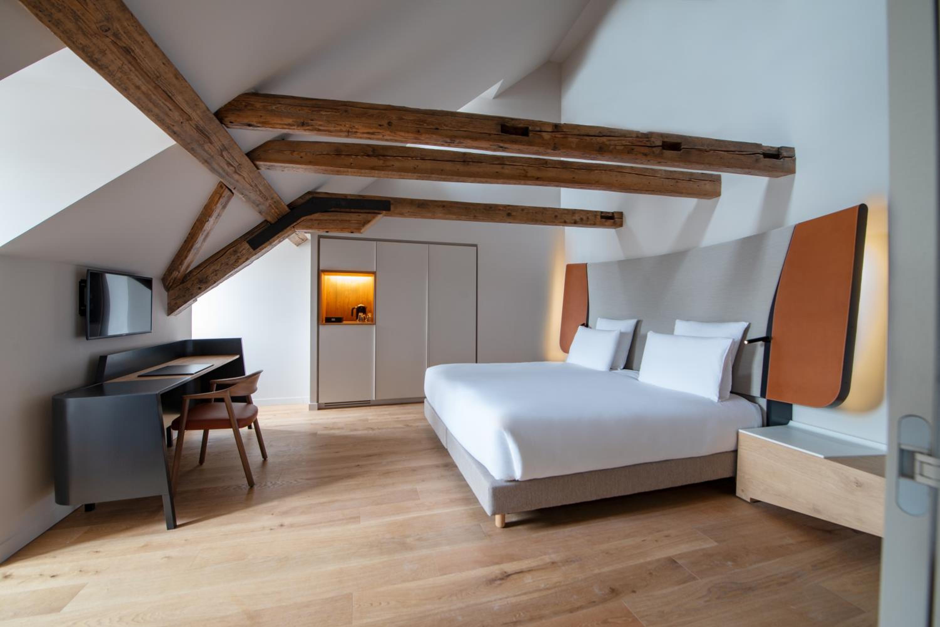 Junior Suite, Triple, Queen Bed, Sofa