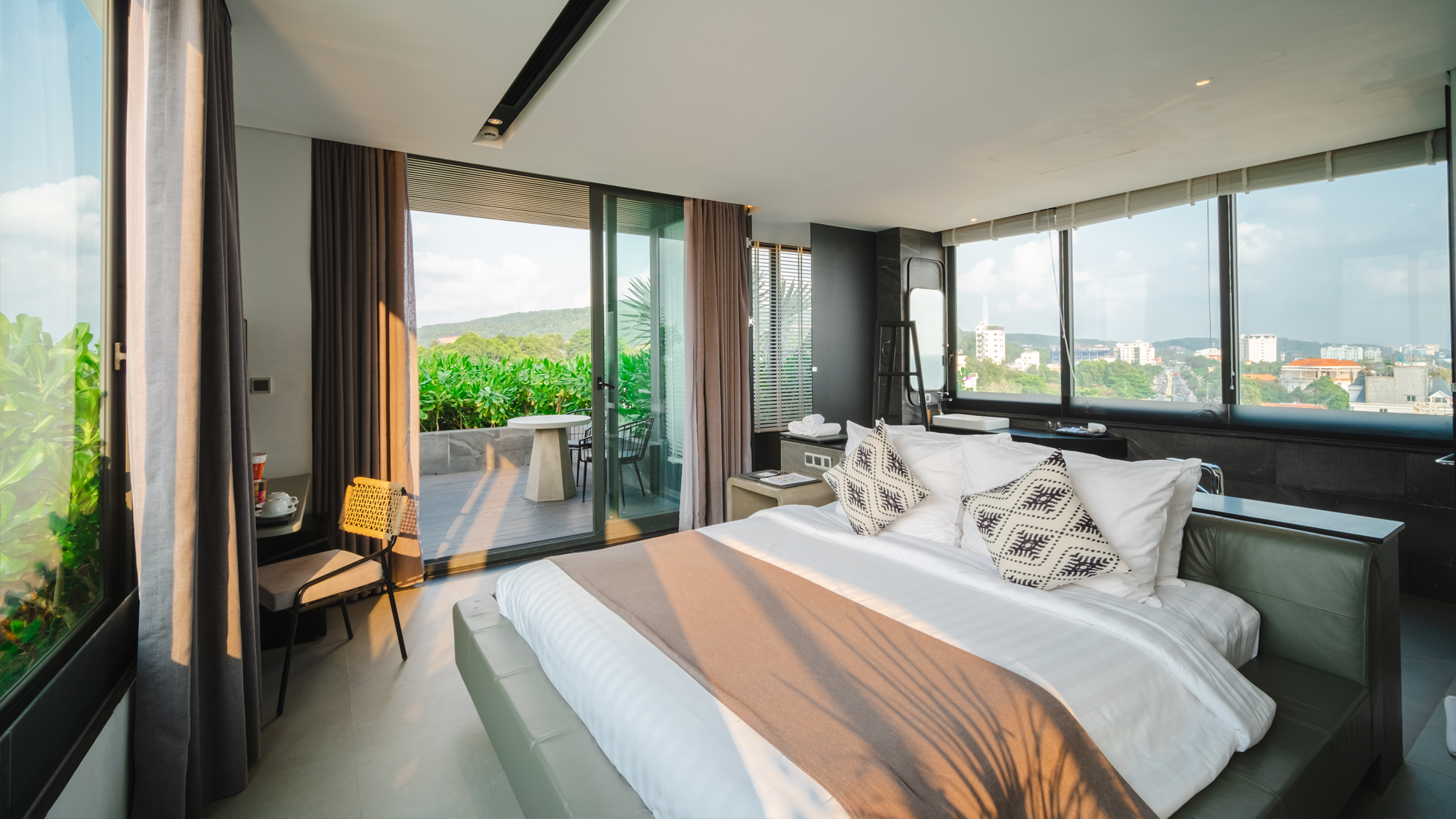 Roof Top, Suite, Partial Sea View