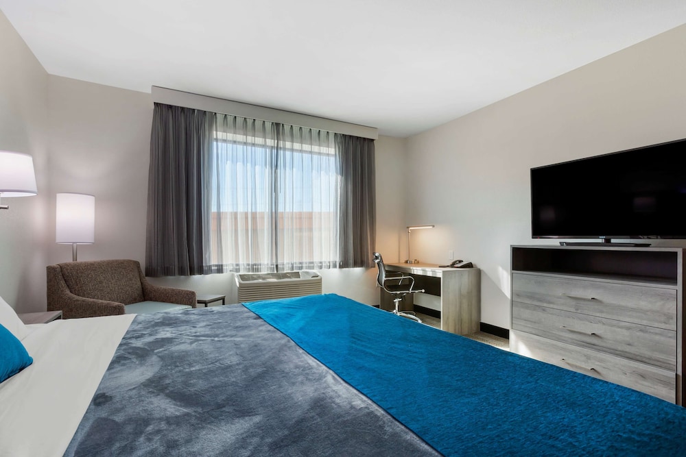 Best Western Plus Executive Residency Phoenix North Happy Valley 15/48