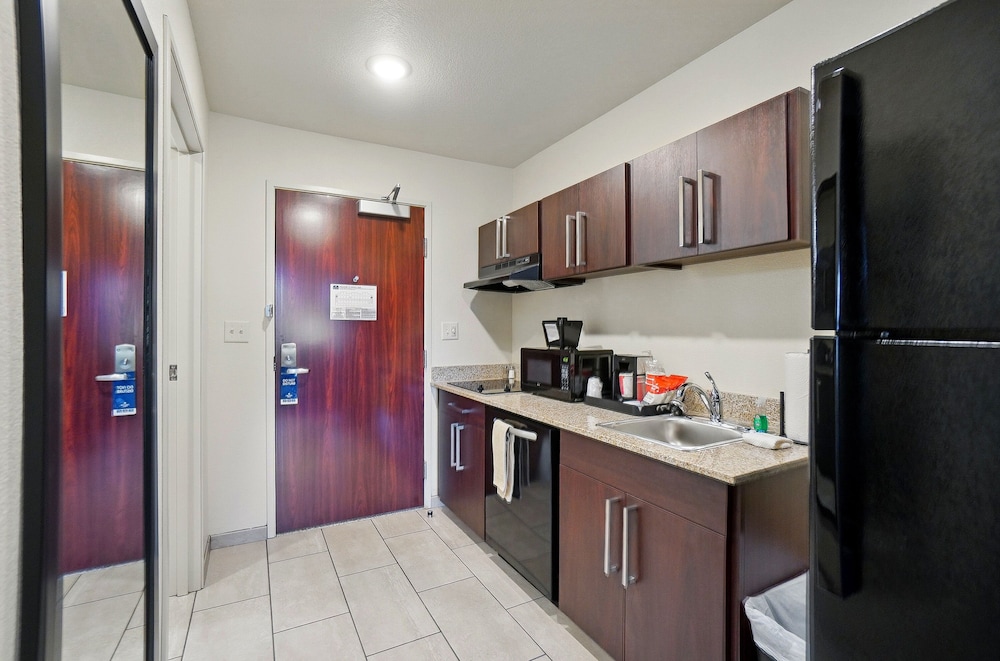 Cobblestone Hotel & Suites - Russells Point at Indian Lake 48/50