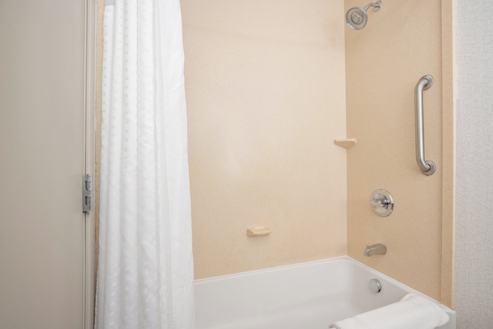 Holiday Inn Express Hotel Suites A Marysville 70/71