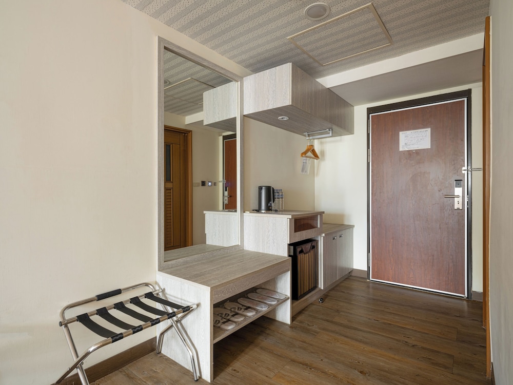 West Hotel 6/55
