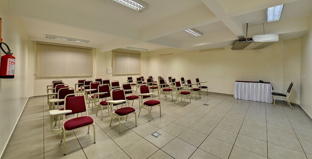 Porto Minas Hotel e Convencoes 68/71