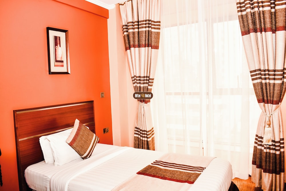 After 40 Hotel 12/50