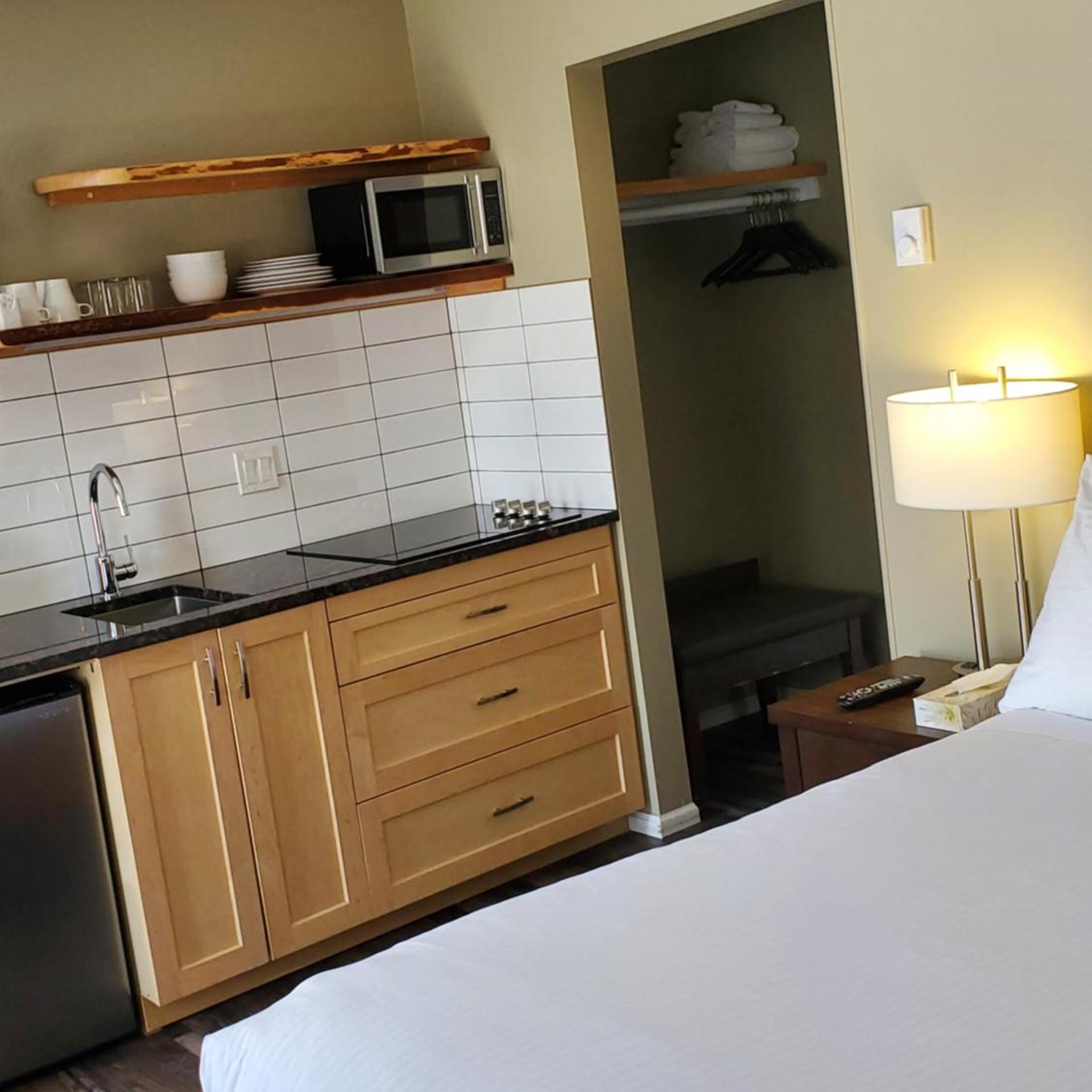 Alpine Inn & Suites 3/50