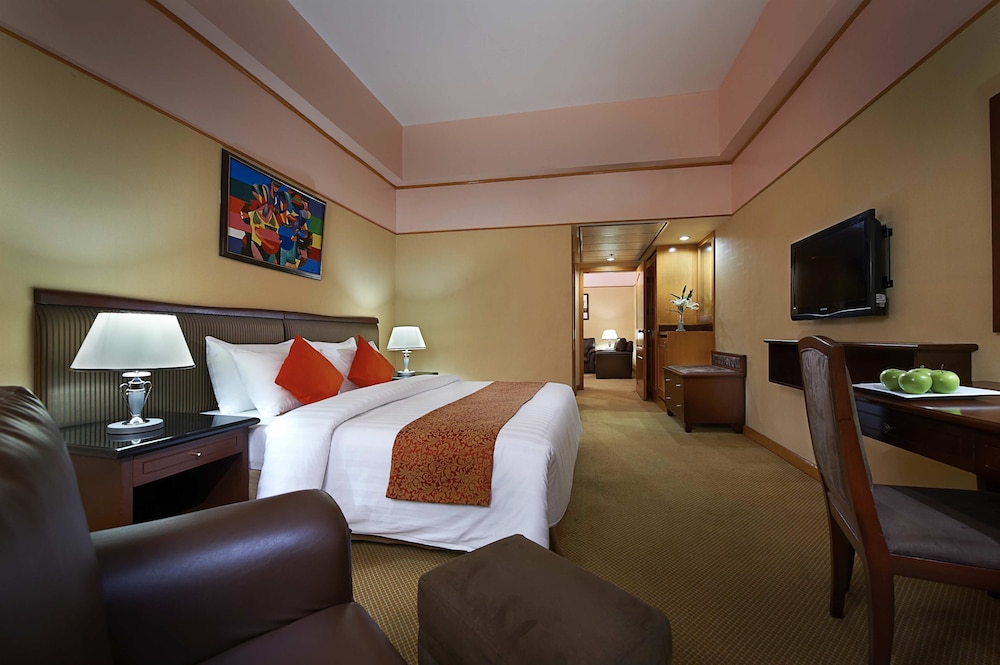 Berjaya Makati Hotel 29/72