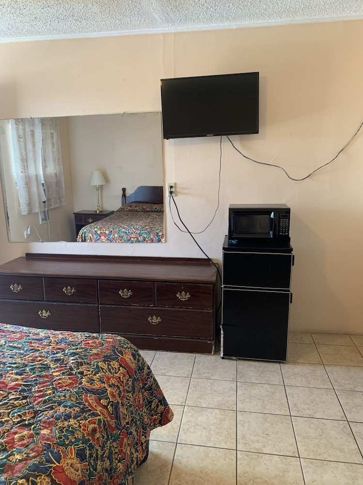 Loma Alta Motel 4/22