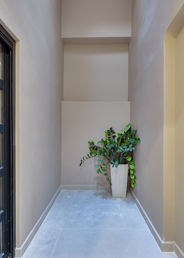 Thiramenous Residence 2/29