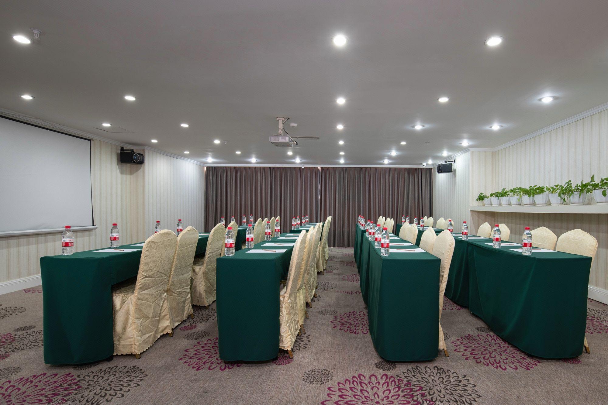 Vienna Hotel (Chengdu Chunxi Road Tianfu Square Metro Station) 25/33