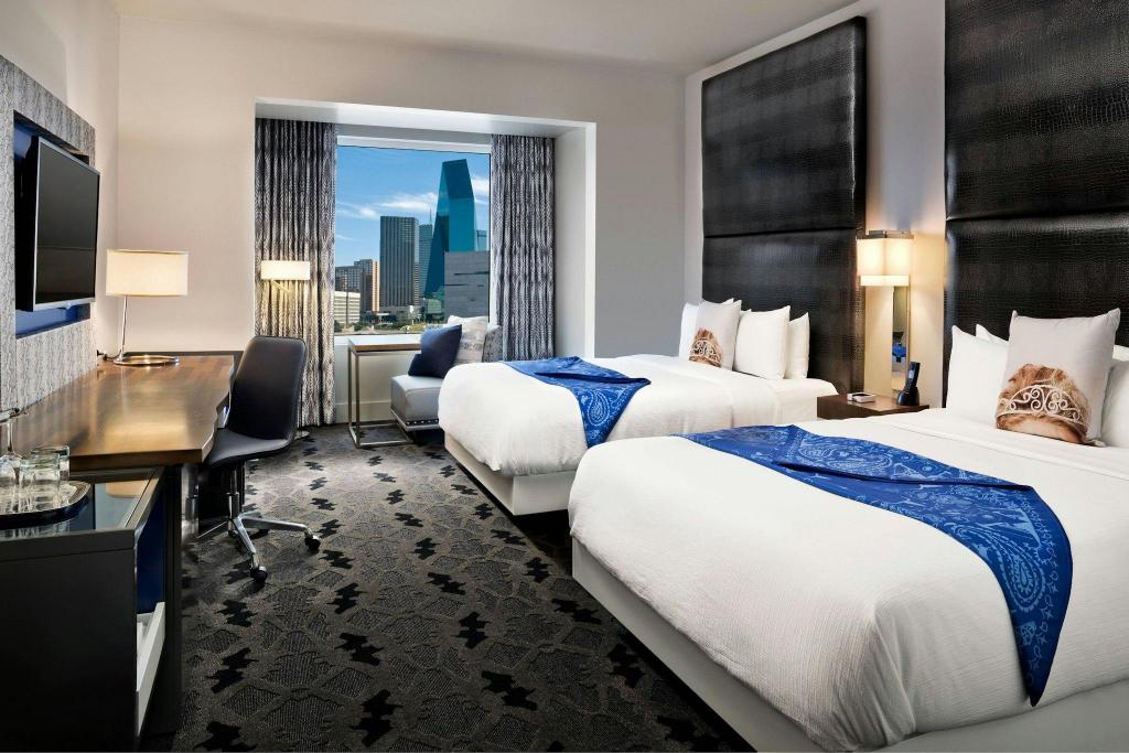 Guest Room, Premier, Deluxe, 2 Queen Beds, City View
