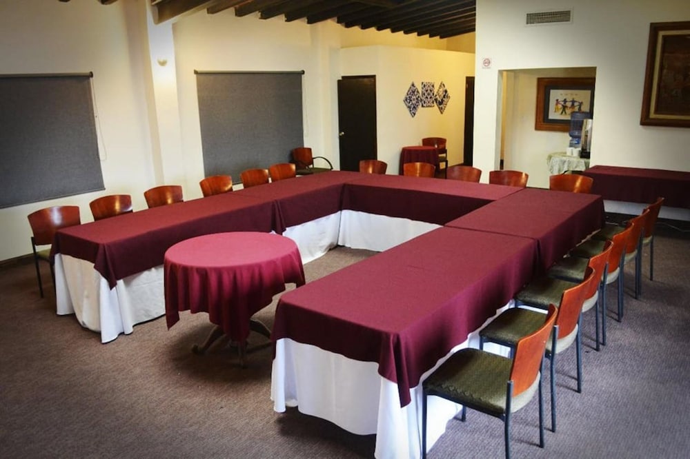 Americas Best Value Inn - Posada El Rey Sol 24/28