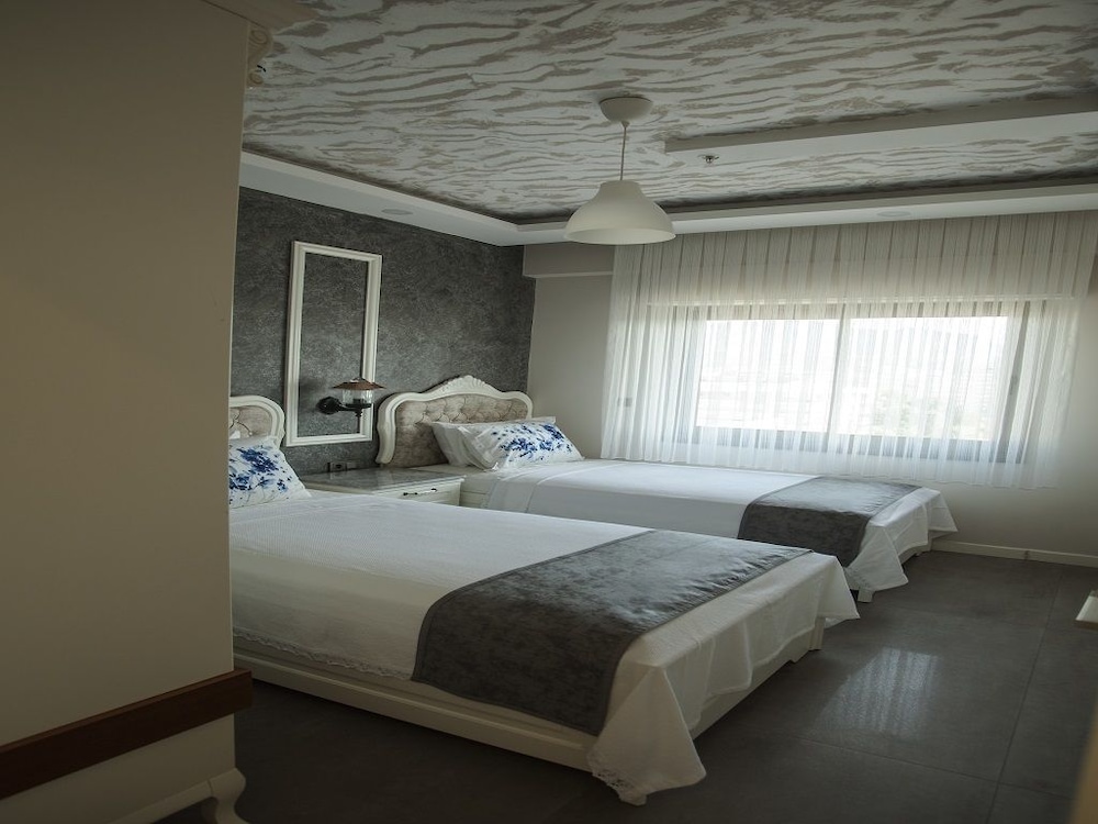Lion Park Suits & Residence 17/40