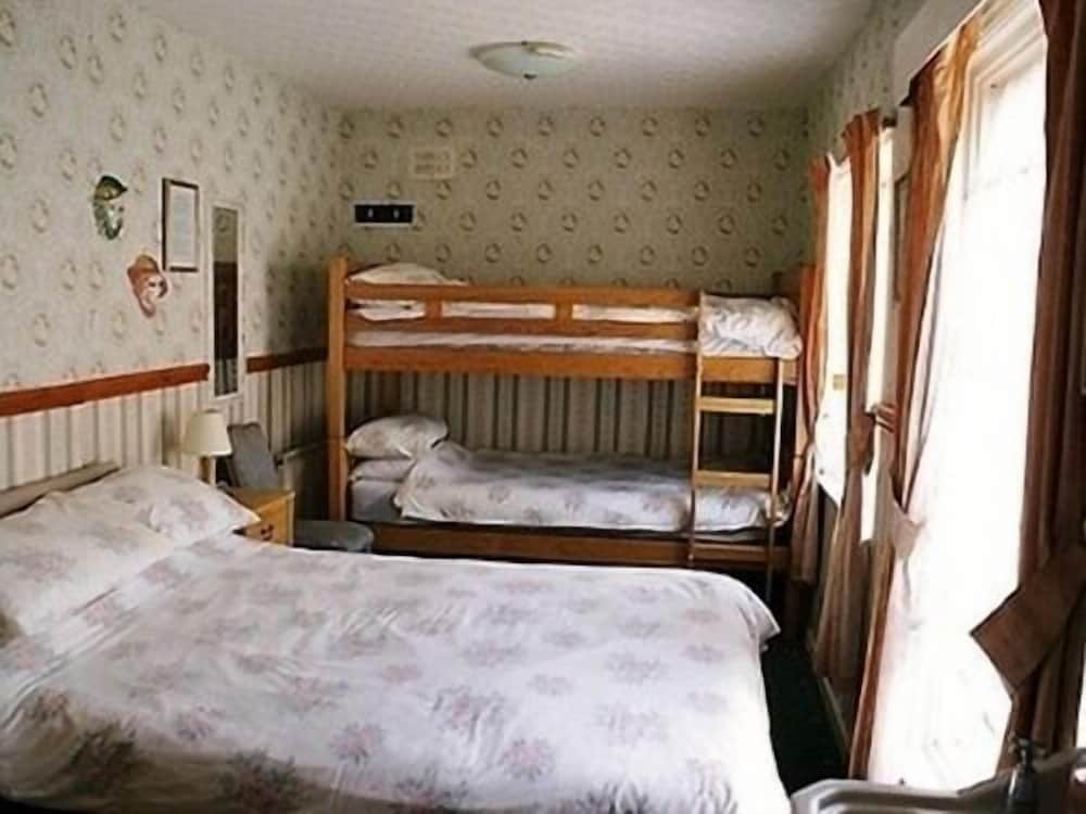 Llanryan Guest House 13/39