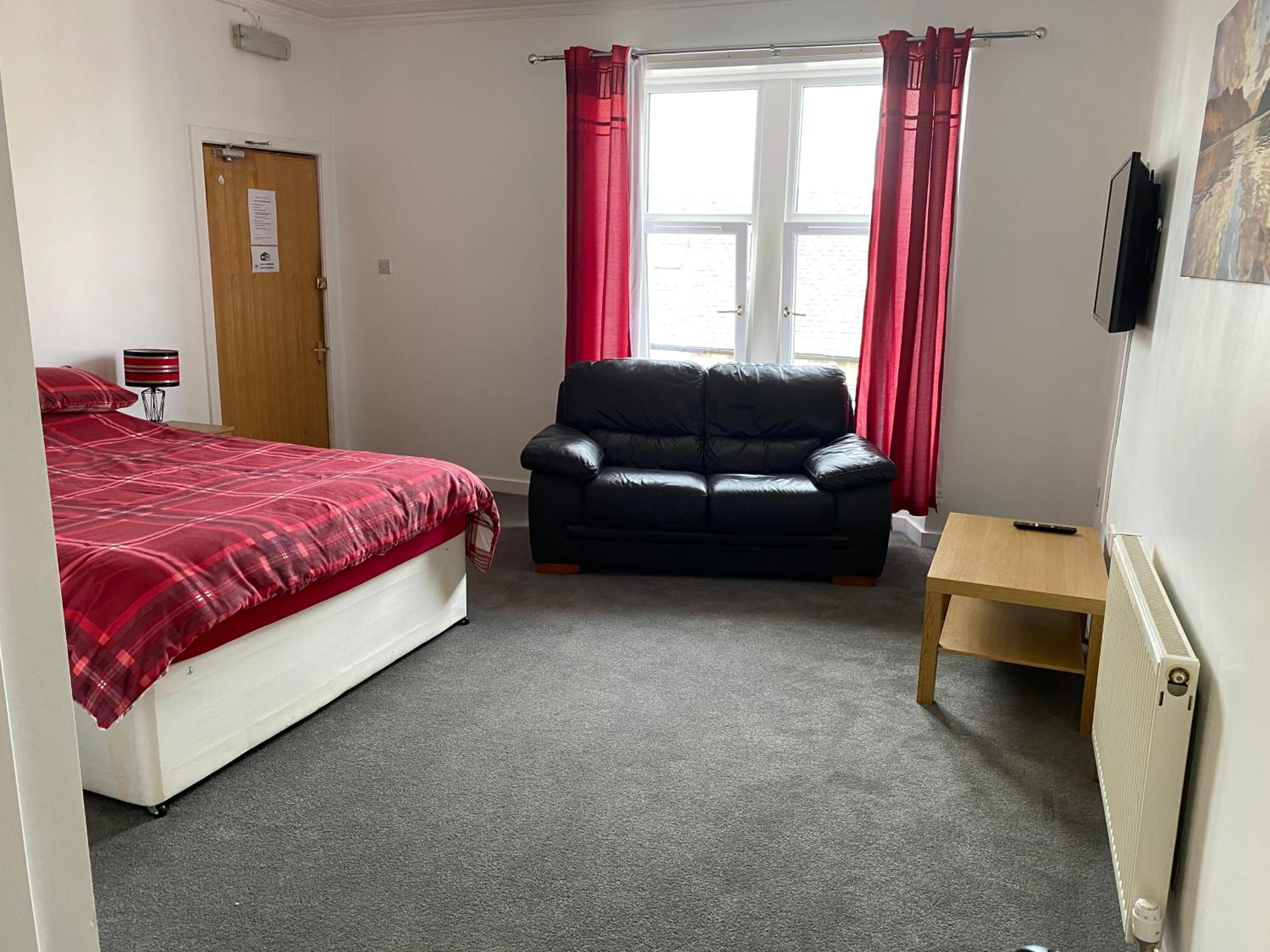 Grant Arms Hotel 5/50