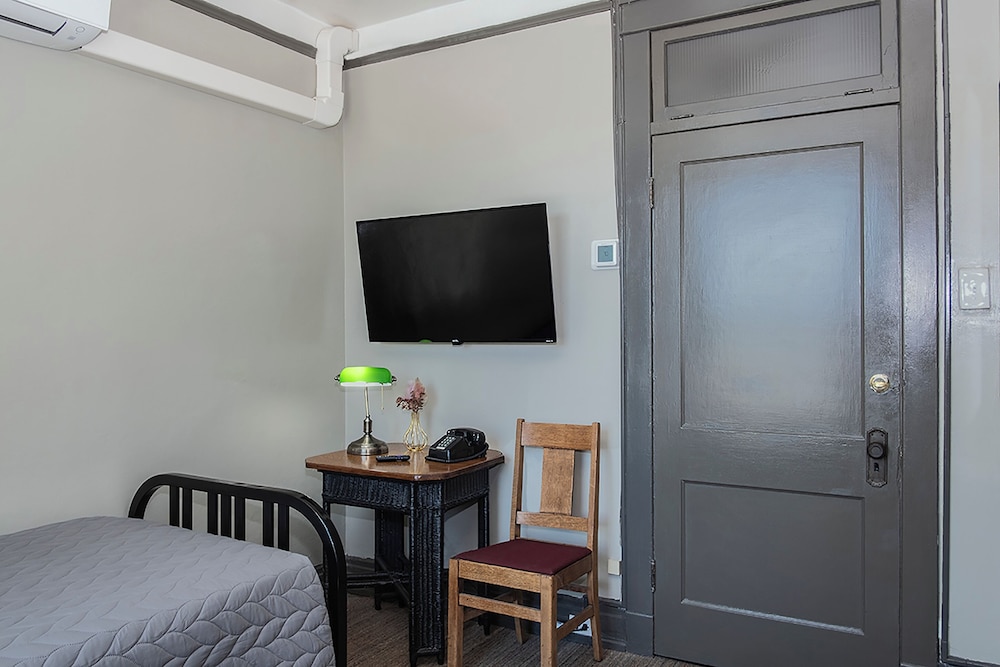 Gardner Hotel & Hostel 37/49