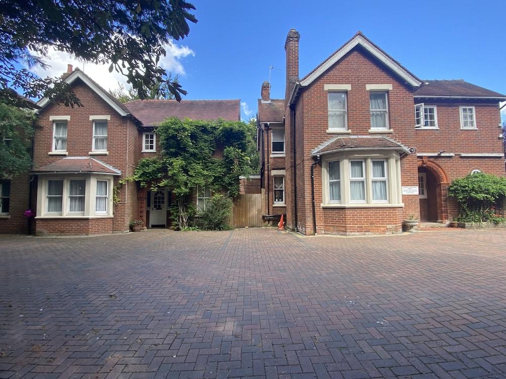 Pickwicks Guest House 27/29