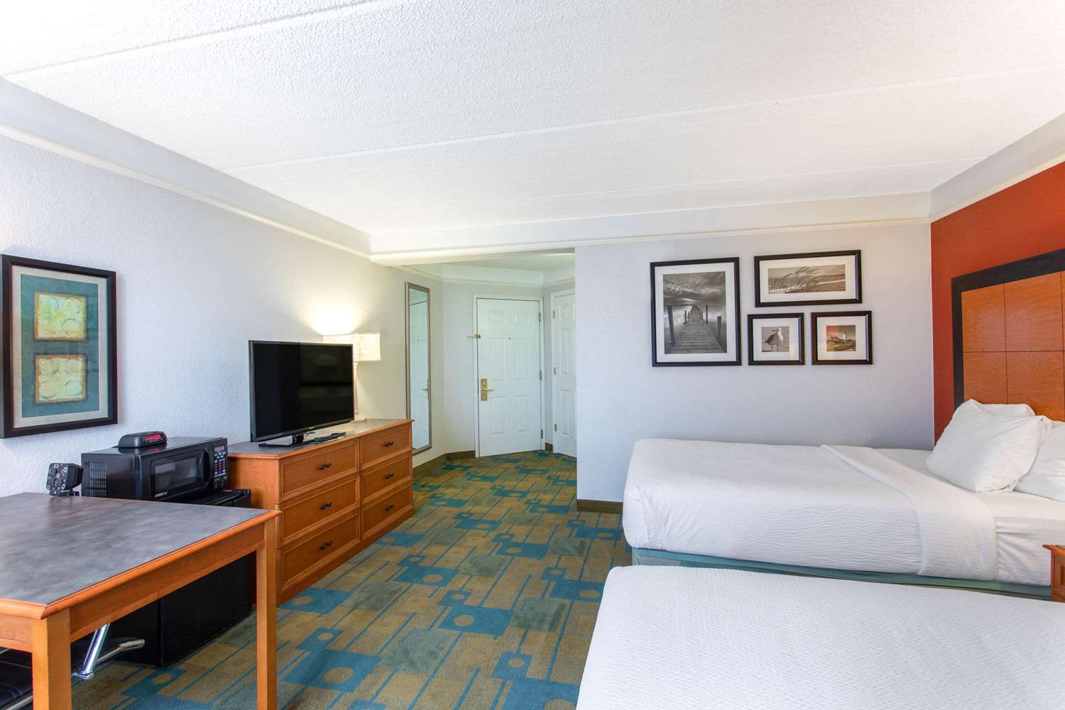 La Quinta Inn & Suites by Wyndham Jacksonville Butler Blvd 18/55