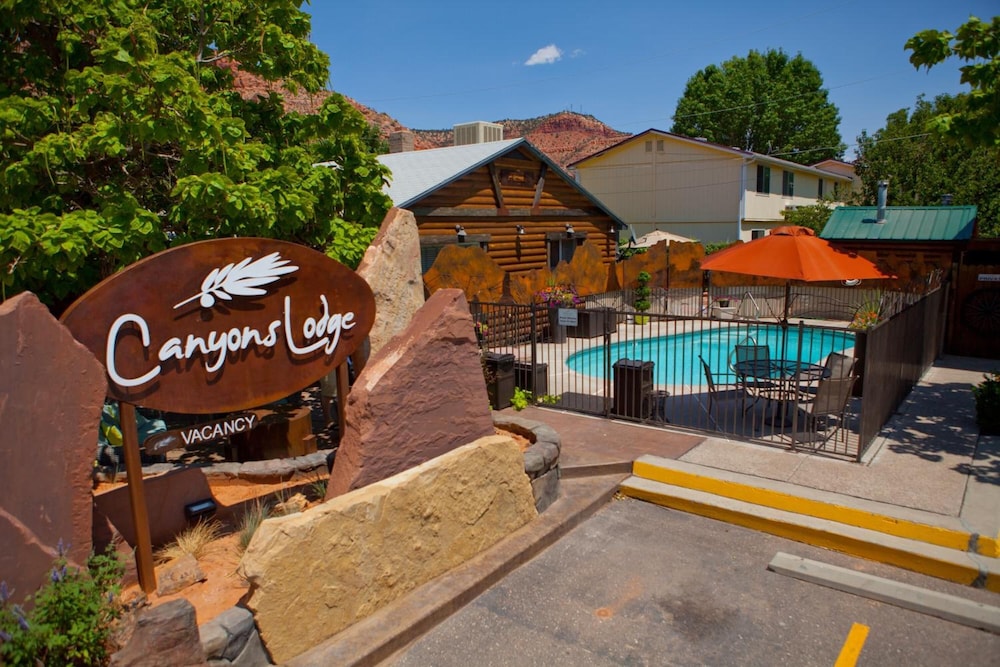 Canyons Lodge 33/37