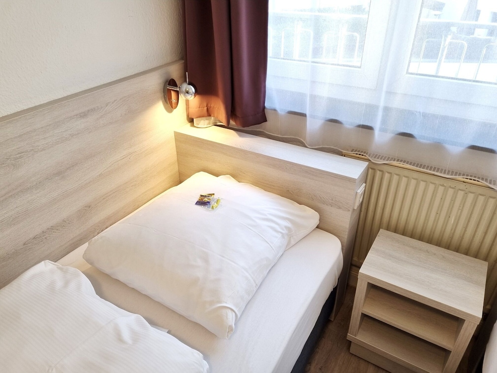 Adler Hotel Frankfurt 18/50
