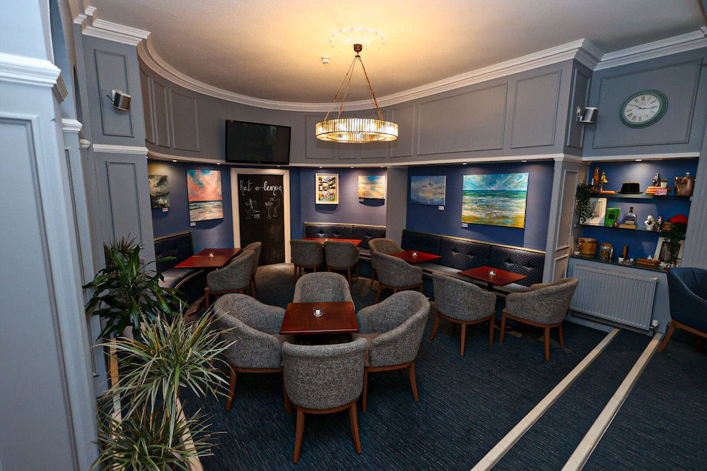 THE MANOR HOTEL 42/71