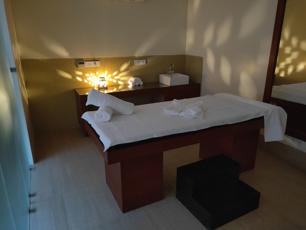 Holy River Hotel 13/47