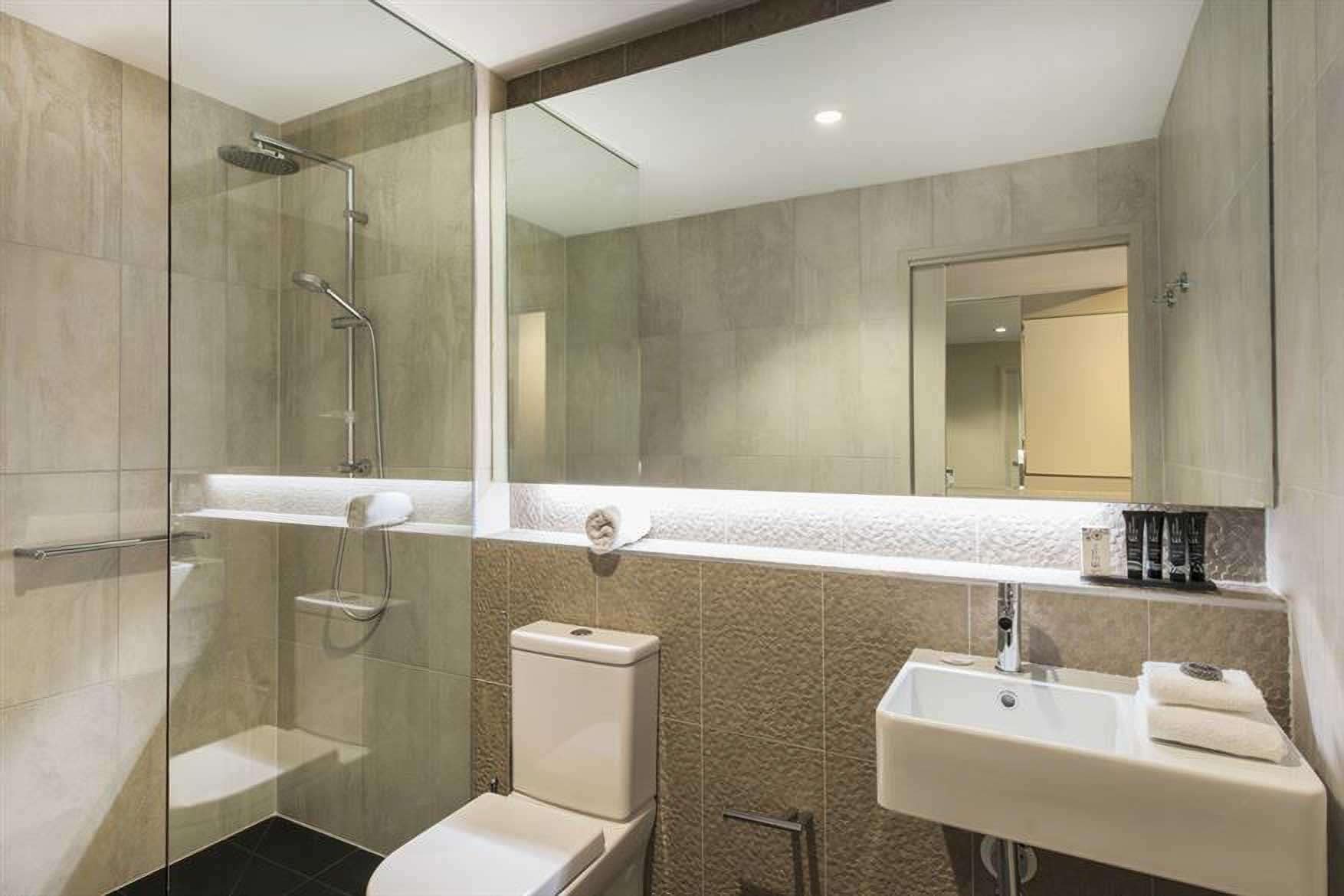غرفة بسرير كوين بشرفة بإطلالة، Kennigo Hotel Brisbane 4/6