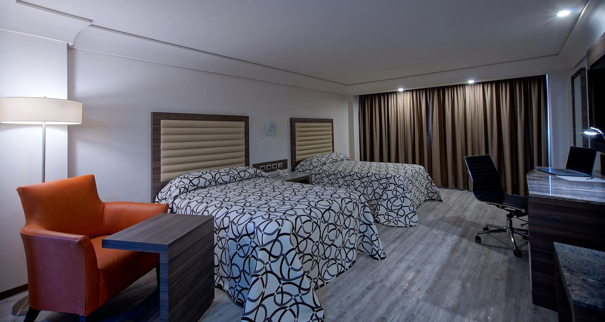 DELUXE, 2 DOUBLE BEDS