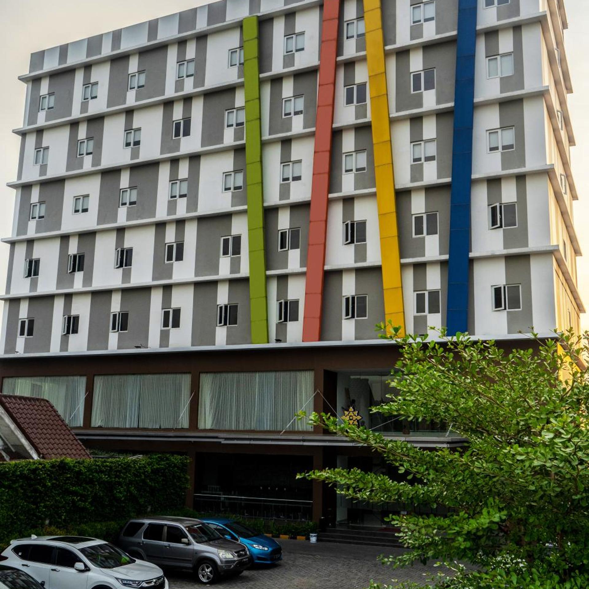 Lynn Hotel Serang 6/43