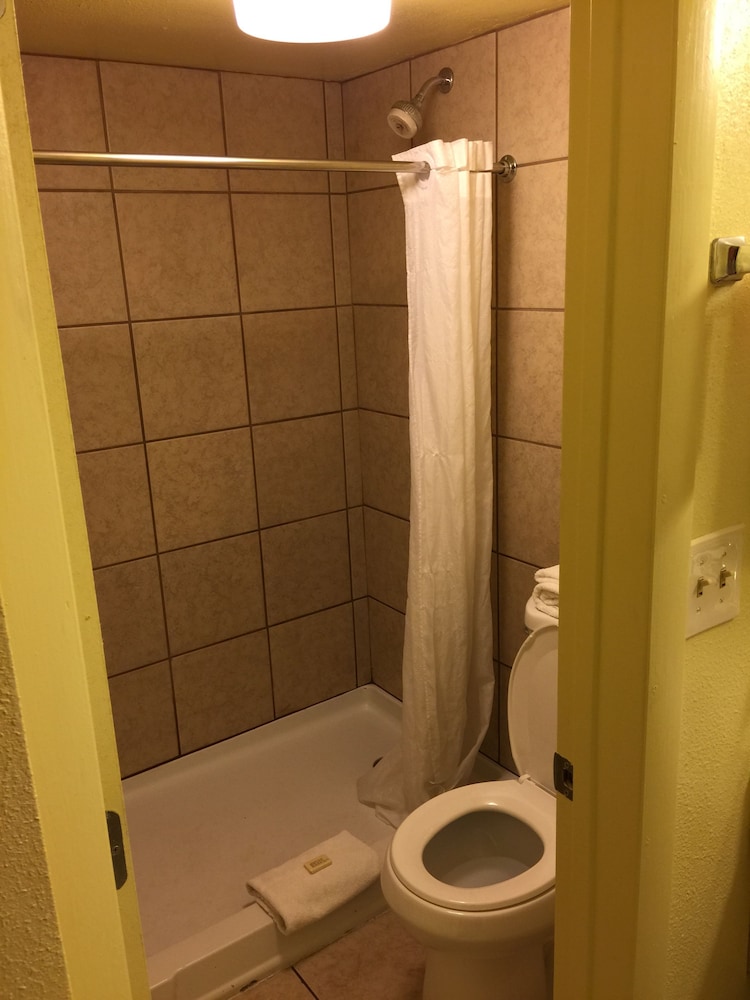 Econo Lodge Inn Suites Maingate Central 13/33
